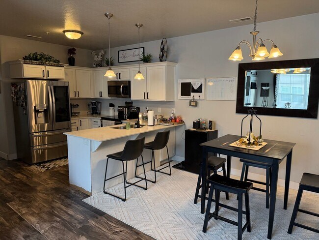 Building Photo - Beautiful 3-Bedroom Condo in Herriman! (Dog-Friendly)