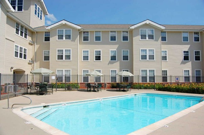 Building Photo - Glendale at the Mansion Apartments