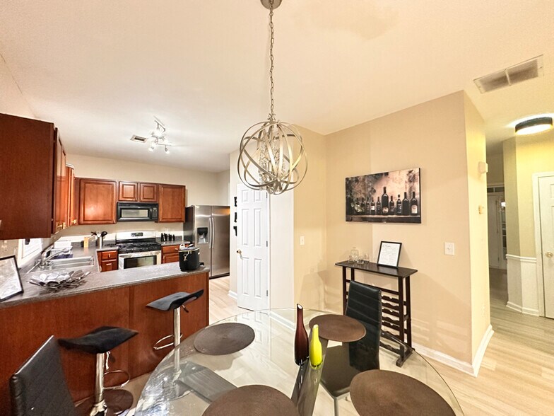 Building Photo - 175 Mill Creek Dr