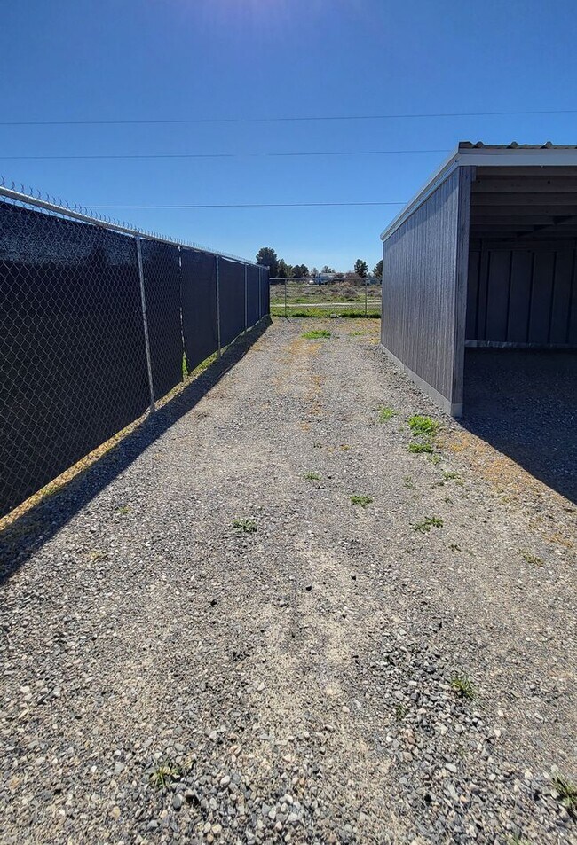 Building Photo - 1611 E Gamebird Rd