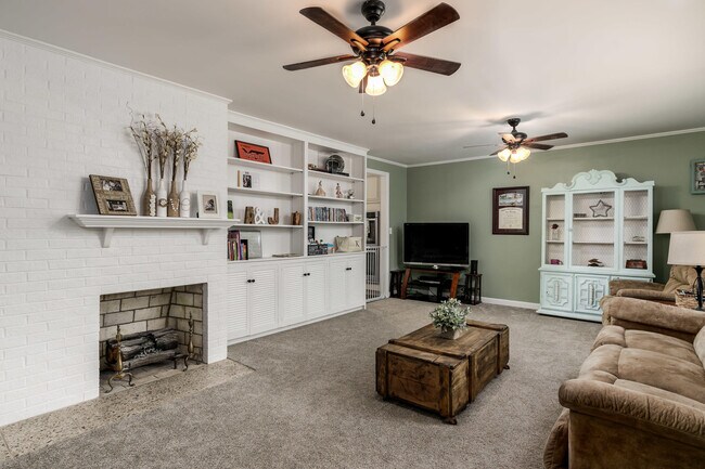 Building Photo - 380 Swoope Dr