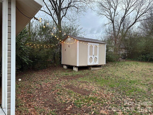 Building Photo - 208 Parker Ave