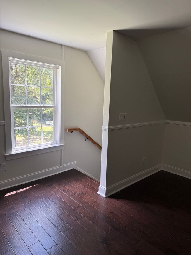 Building Photo - 209 Pineridge Dr