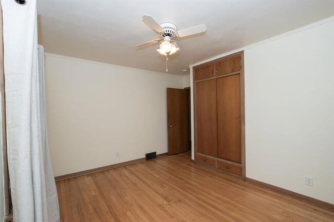 Building Photo - 4931 Woodland Ave