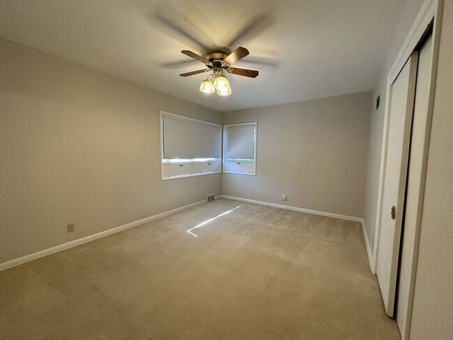 Building Photo - Spacious Ranch in Elm Grove!