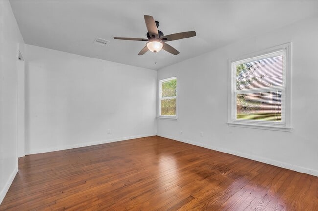 Building Photo - 807 1/2 Fisher Street Unit