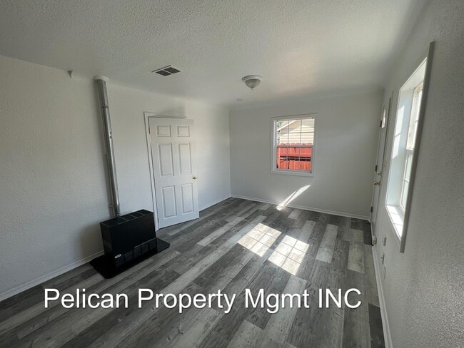 Building Photo - 2129 Orchard Ave
