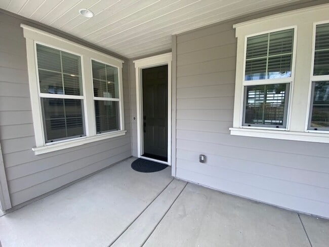 Building Photo - Beautiful Marina Home!