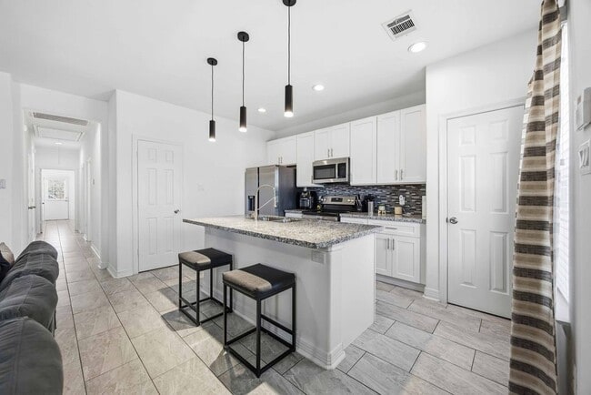 Building Photo - 3825 Easy St