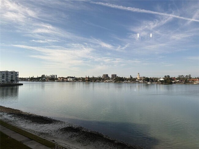 Building Photo - 8000 Sailboat Key Blvd S