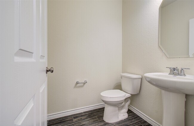 Building Photo - 27817 Ellie Oak Ln