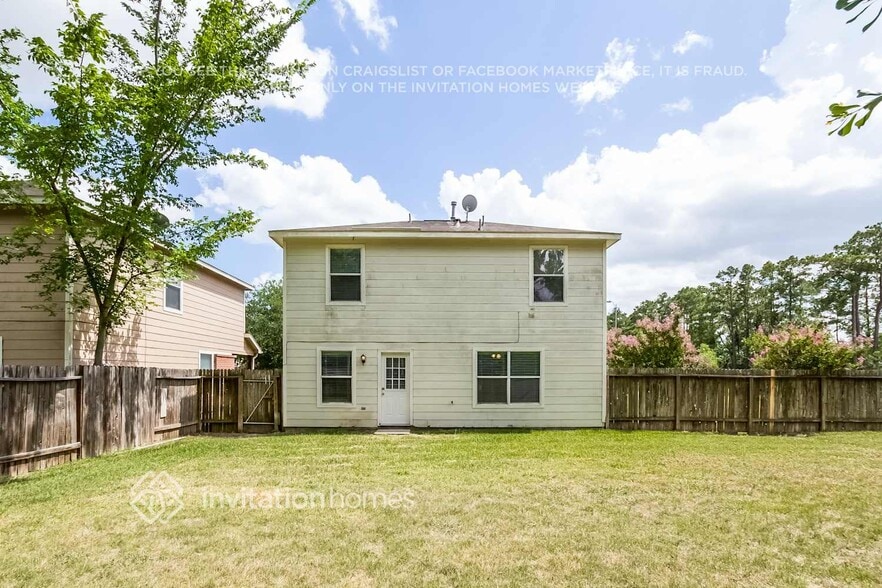 Building Photo - 9211 Shaded Pines Dr