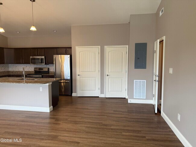 Building Photo - 48 Bavarian Wy