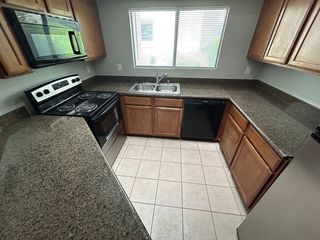 Building Photo - Charming condo in desirable West Las Vegas near Summerlin