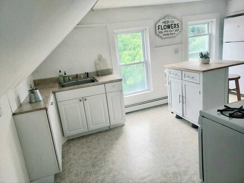 Building Photo - 50 Oliver St