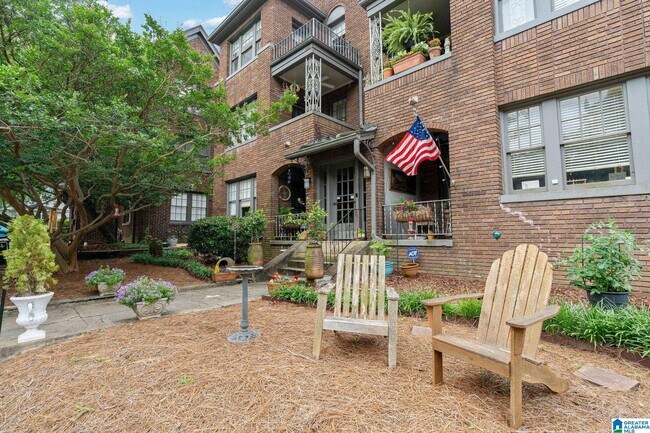 Building Photo - 3927 Clairmont Ave