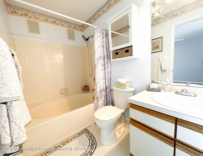 Building Photo - 2 Basset Ct