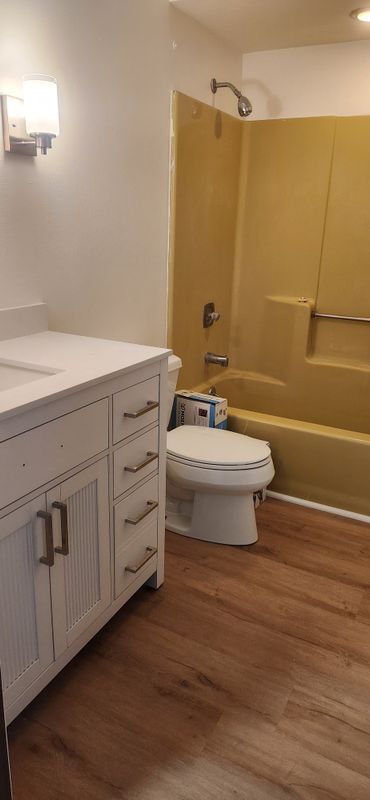 Building Photo - 326 E 2nd St