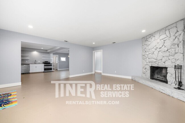 Building Photo - Carmichael Gem - Walking Distance to Ancil...