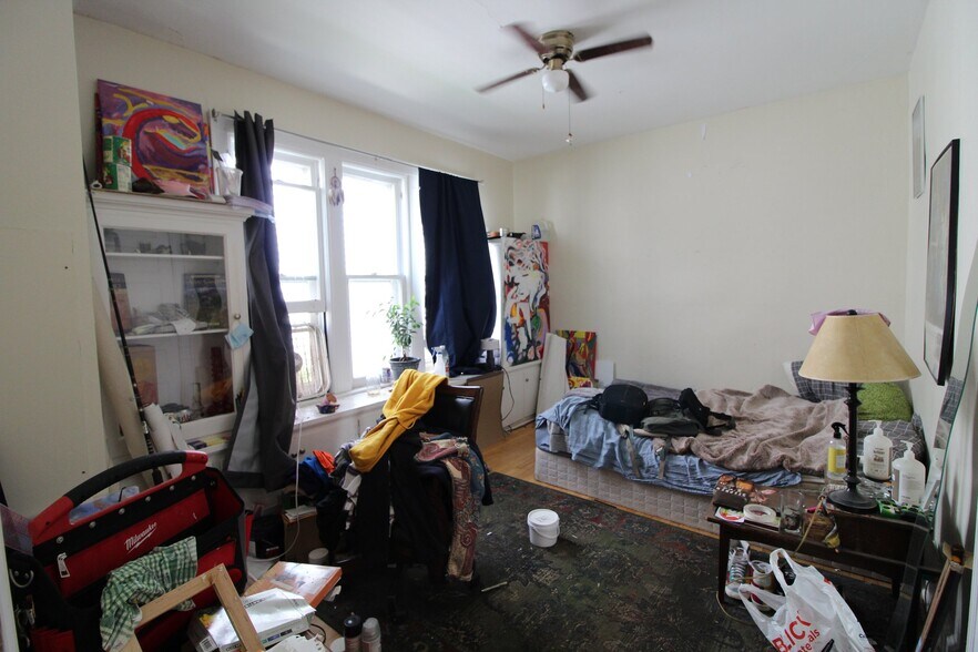 Building Photo - 2933 N Newhall St