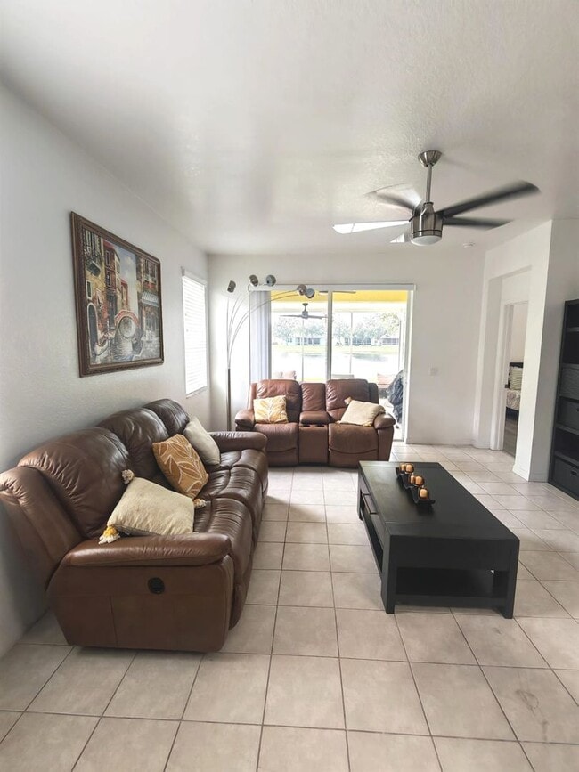 Building Photo - Fully Furnished Townhouse with Water View ...