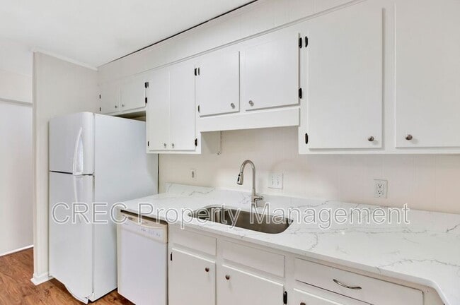 Building Photo - 1200 Margaret Dr