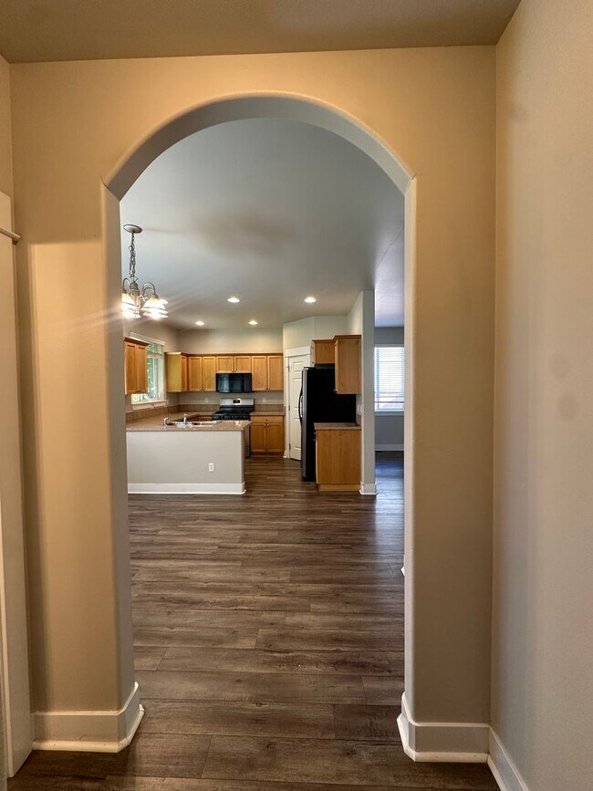 Building Photo - Beautiful home in SE Bend near Jewell Elementary!