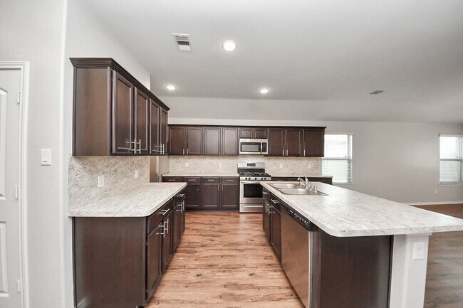 Building Photo - 5410 Dovetail Arbor Trace