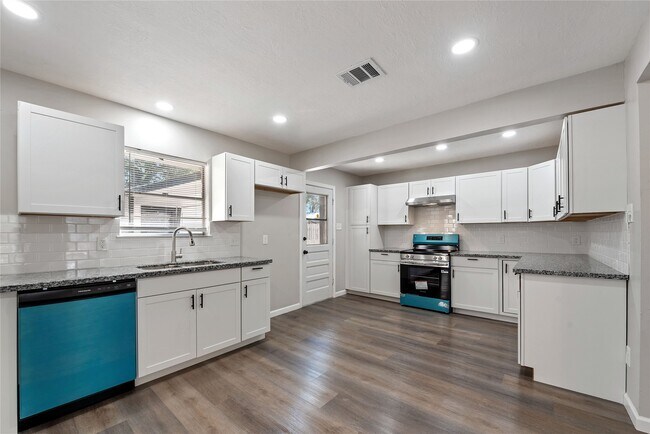 Building Photo - 12731 Retreat Trail
