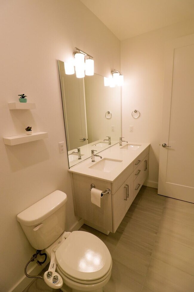 Building Photo - 4bd/3ba Newcastle House