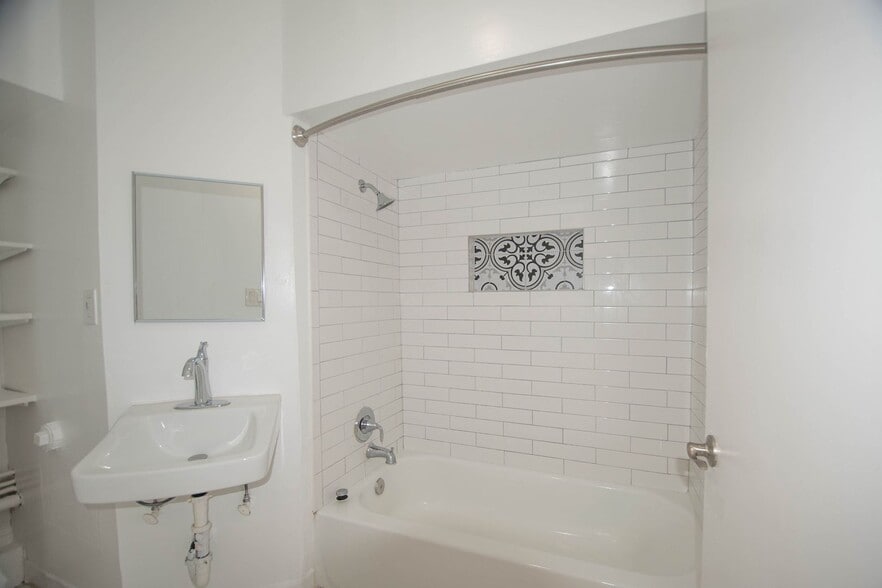 Building Photo - 314 W Mission St