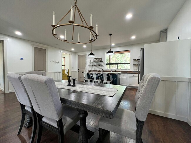 Building Photo - 3425 Ponderosa Lp