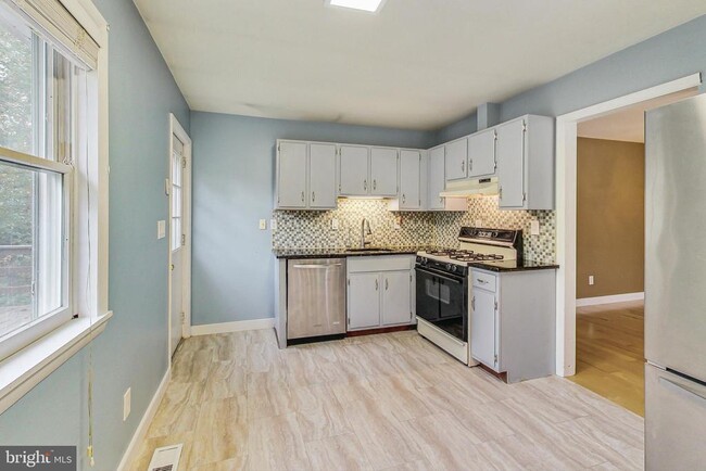 Building Photo - 412 Walnut Dr