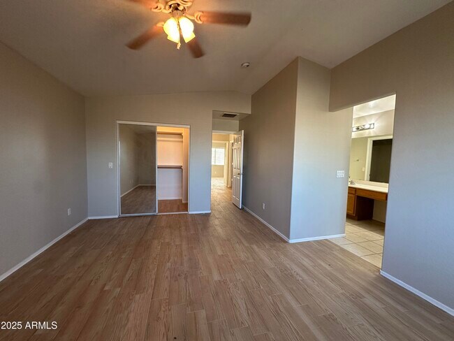 Building Photo - 10971 W Rio Vista Ln