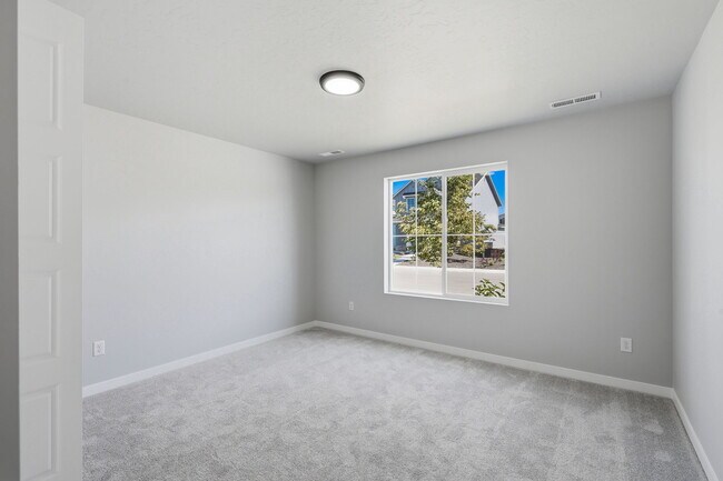 Building Photo - 6679 W Redwood Crk Dr