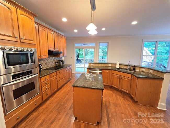 Building Photo - 409 Foxglove Ln