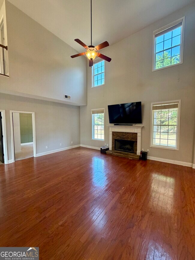 Building Photo - 301 Conway Ct