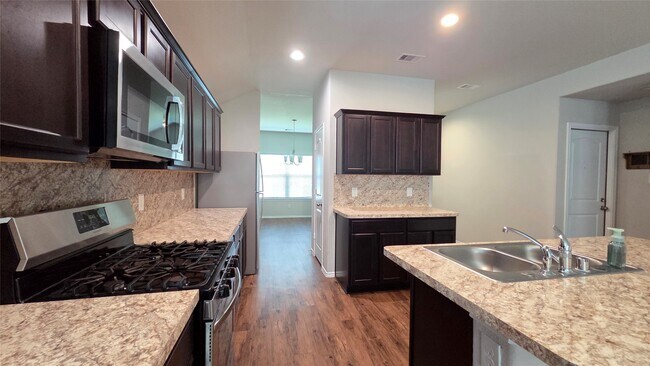 Building Photo - 14097 Lake Cres Dr