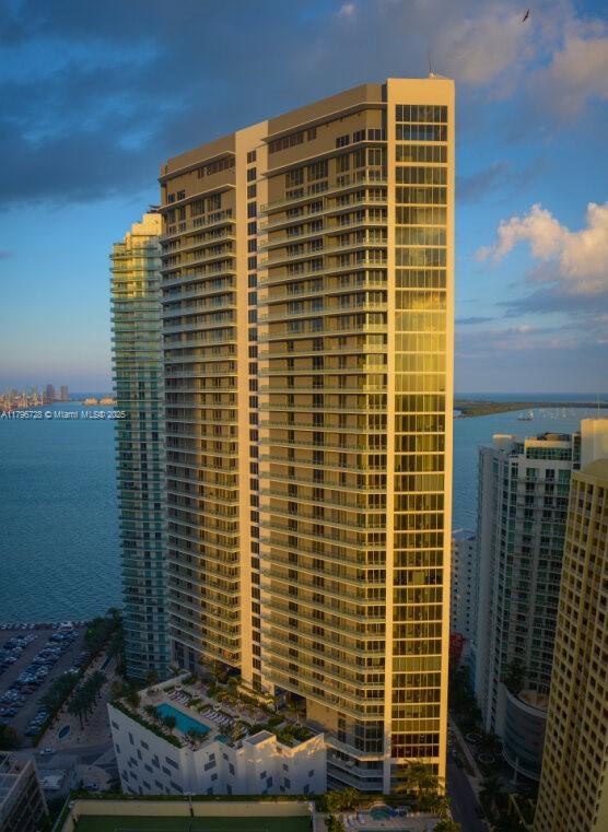 Building Photo - 1300 Brickell Bay Dr