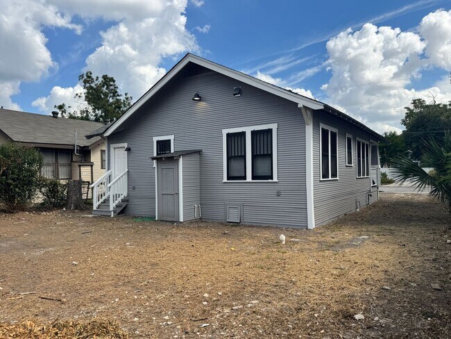 Building Photo - Move-In Ready & Recently Updated 2-Bedroom...