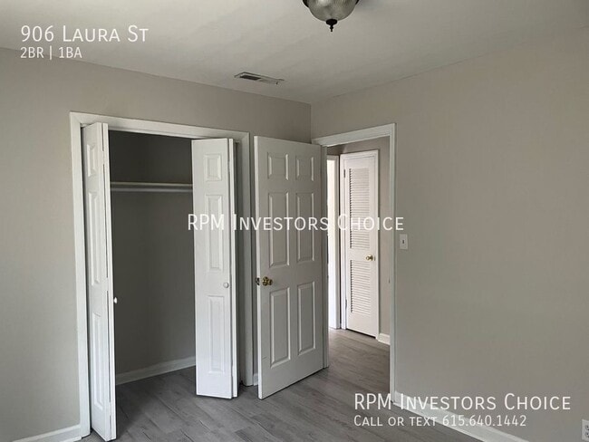 Building Photo - 906 Laura St