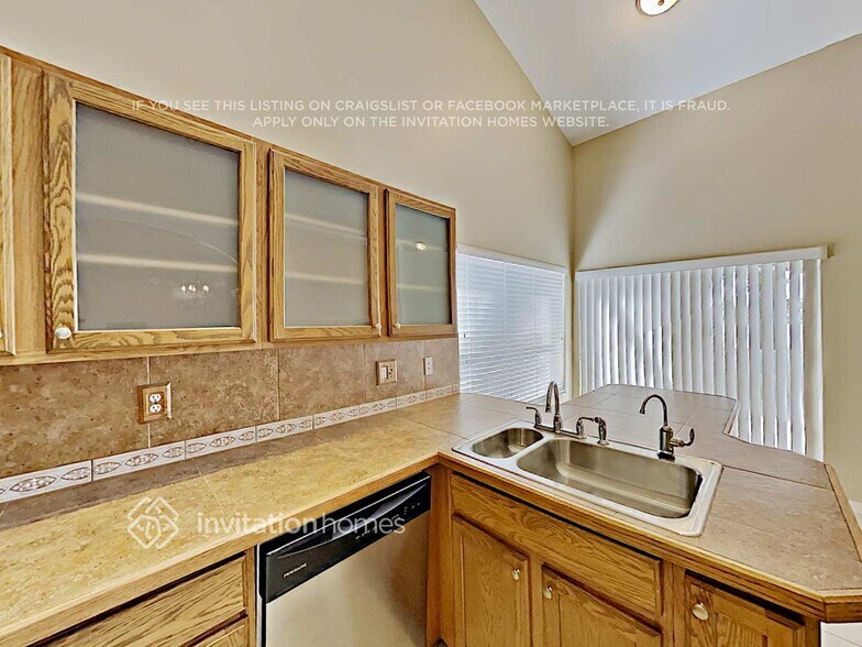 Building Photo - 10658 Pelican Dr