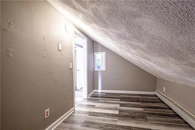 Building Photo - 216 Maplewood Ave