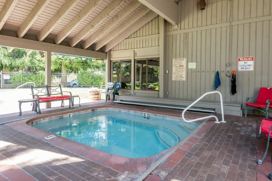 Building Photo - 123 River Run Dr