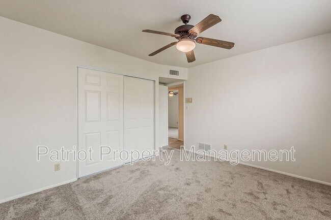 Building Photo - 5622 E Voltaire Ave
