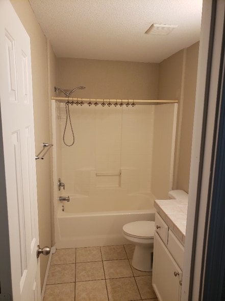 Building Photo - 911 Riverview Dr