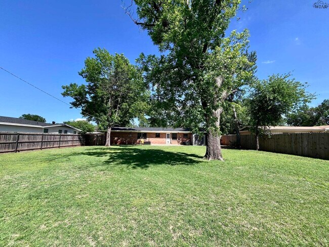 Building Photo - 4722 Florist St