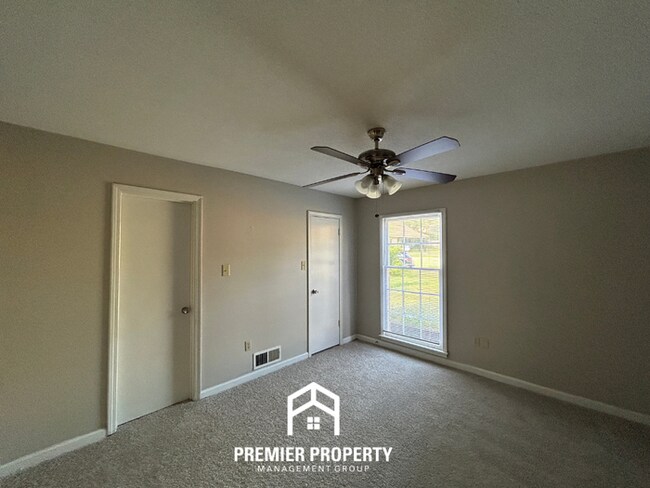 Building Photo - Spacious 4BR/2BA Southaven Home | Hardwood Floors, Fireplace & Fenced Yard with Shed