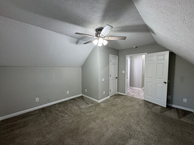 Building Photo - Single Family Home in Clarksville