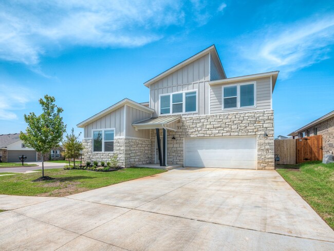 Building Photo - Beautiful New Construction Home in Edmond